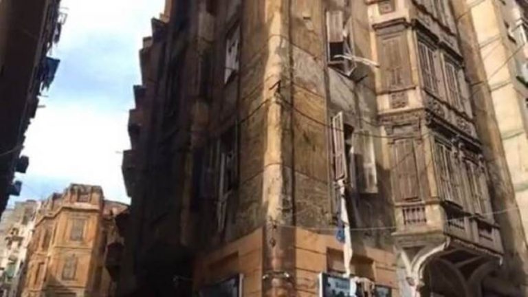 مصر.. انهيار عقار بسبب الأمطار والبحث عن 4 مفقودين
