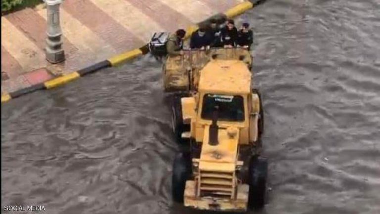 جرافة الإسكندرية.. موقف طريف لـ”بحر المطر”
