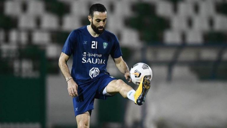 تقرير: إصابة إدريس فتوحي نجم الأهلي السعودي بفيروس كورونا