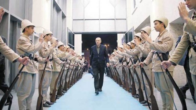 والدة قيادي كردي تكشف أسرار سجن نجلها