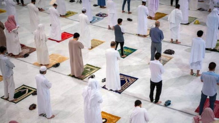 الإمارات تعيد فتح المساجد لصلاة الجمعة اعتبارا من 4 ديسمبر