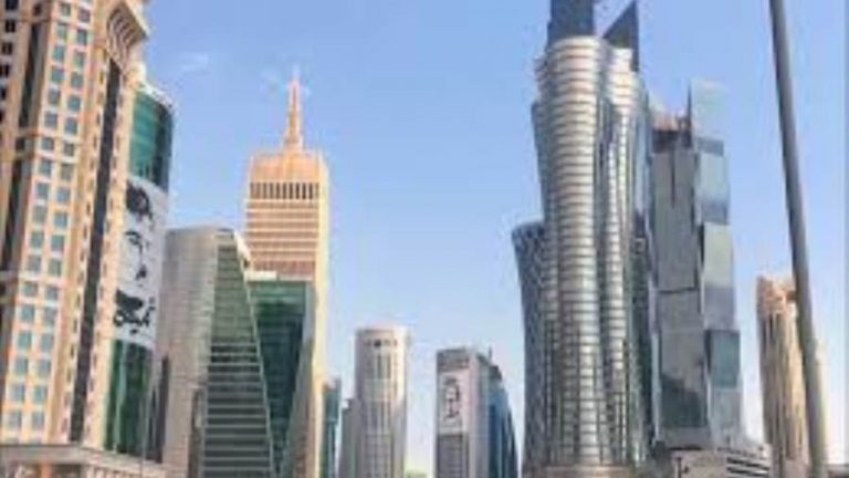 انهيار الاقتصاد .. تقرير يكشف معلومات صادمة عن العقارات في قطر