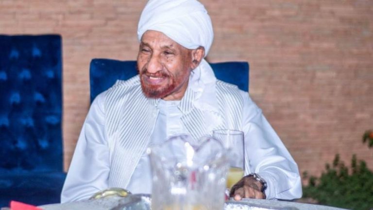 عاجل.. الأمة القومي يؤكد استقرار صحة الصادق المهدي