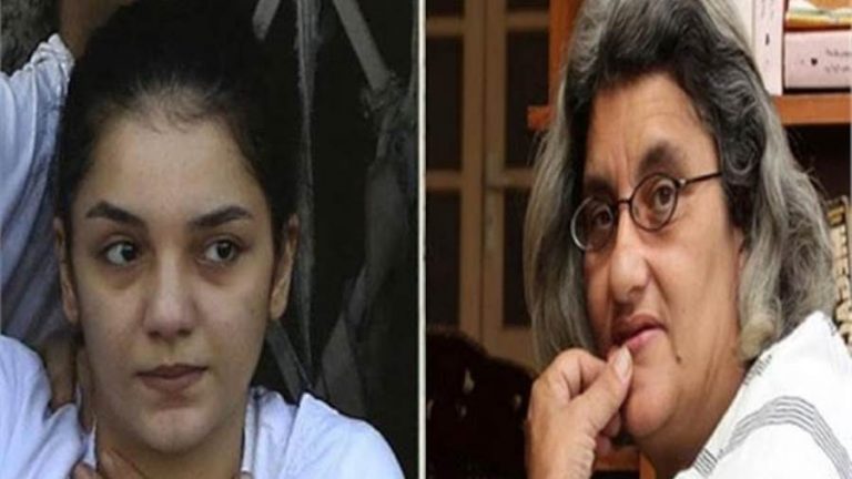 رواد السوشيال الميديا يوجهون رسالة شديدة اللهجة للناشطة المصرية  ليلي سويف وابنتها مني