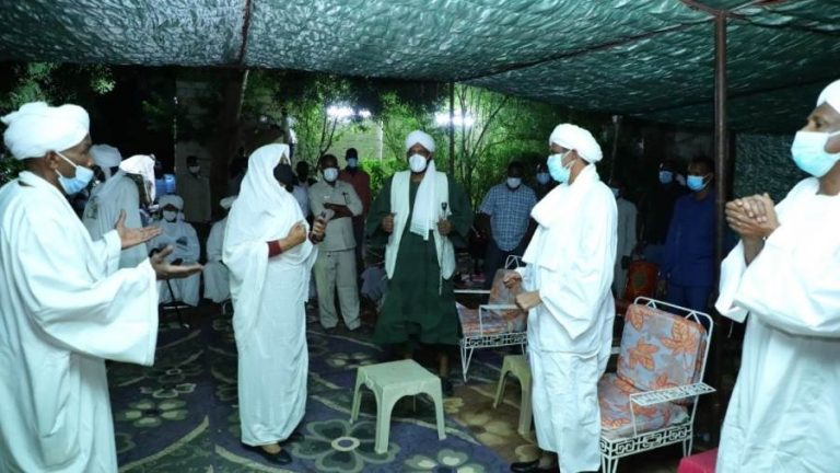 عاجل.. النائب الأول يؤدي واجب العزاء في فقيد البلاد الصادق المهدي