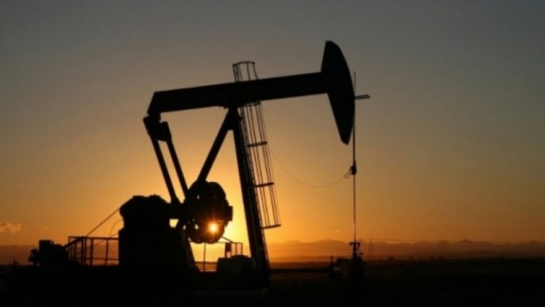 القصرين: معتصمون يغلقون مضخة شركة ” سيربت ” البترولية و يجبرون عمالها على مغادرتها