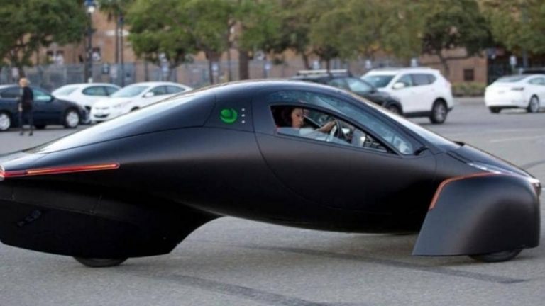 سيارة ذات مواصفات “خارقة”: لا وقود ولا كهرباء و”التكلفة صفر”