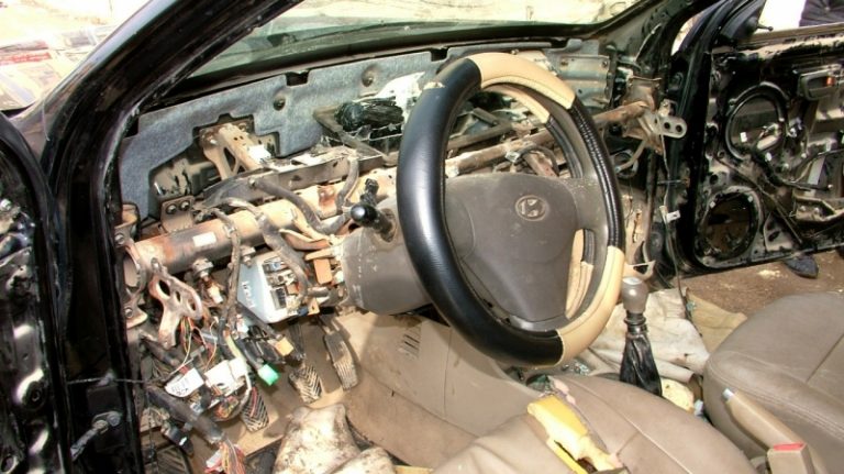 الاطاحة بشبكة تفكيك سيارات: بطاقة إيداع في حق عون حرس وادراج عون حماية بالتفتيش