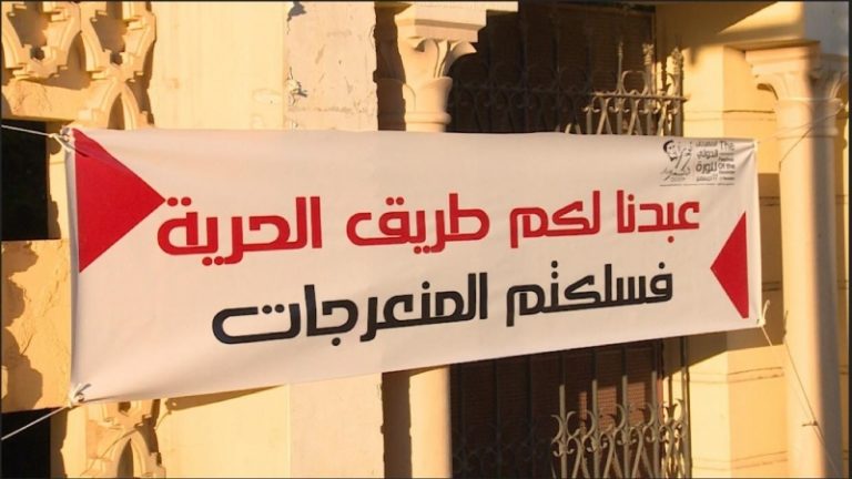 رصاص ودموع ونقاط ضوء.. هوامش على شريط الثورة