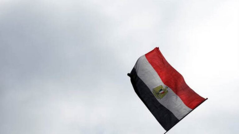 مصر تطبق نظاما جديدا في مواعيد عمل المحال التجارية