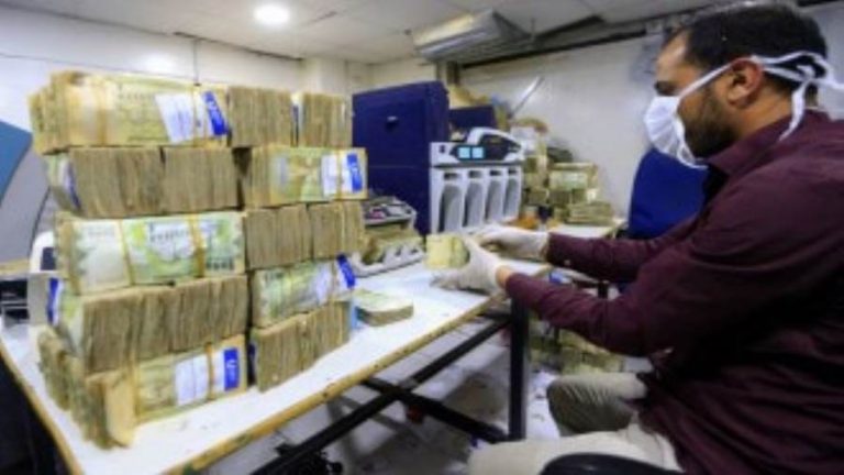 الريال اليمني يواصل انهياره القياسي أمام العملات الأجنبية