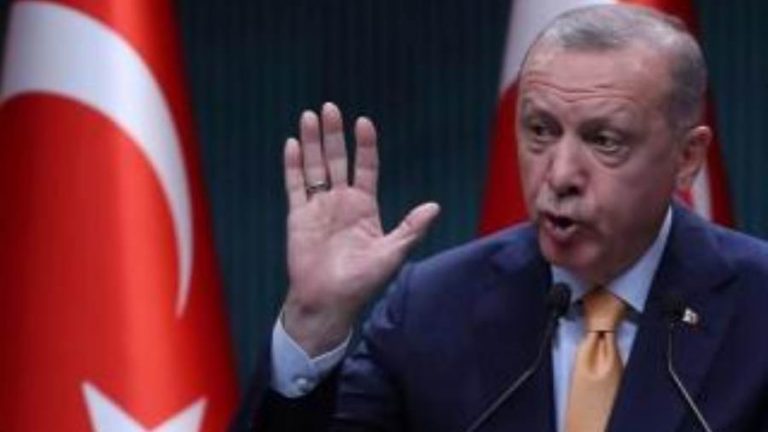 معاناة الأتراك بسبب سياسات أردوغان العدائية