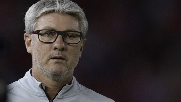 البرازيلي هيلمان يقود الوصل أمام الجزيرة في الدوري الإماراتي