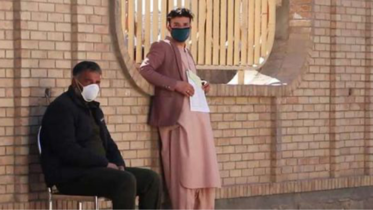 أفغانستان تغلق قاعات الأفراح وسط زيادة إصابات كورونا