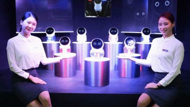 “إل جي” تكشف عن روبوت لقتل فيروس “كورونا” بالأشعة فوق البنفسجية