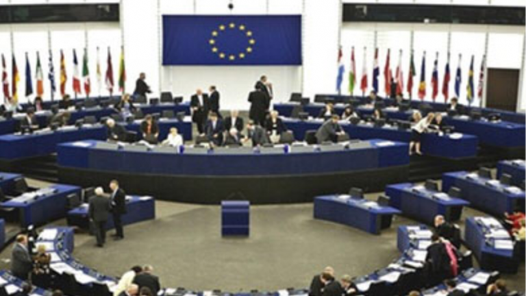 نواب أوروبيون يطالبون بوقف توريد غواصات ألمانية إلى تركيا