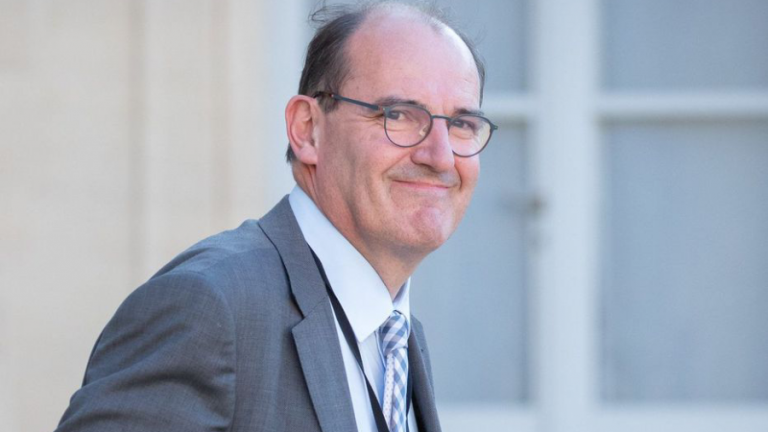 فرنسا تؤجل تخفيف القيود المفروضة على فيروس كورونا مع استمرار الموجة الثانية