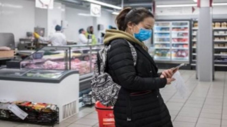 وزراء بريطانيون يدعون المتاجر لتخزين الطعام خوفا من بريكست