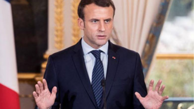 ماكرون يدفع بالمسلمين إلى الصدارة في السياسة الفرنسية