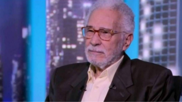 مصر.. فنان كبير يثير الجدل بسبب بيت شعر