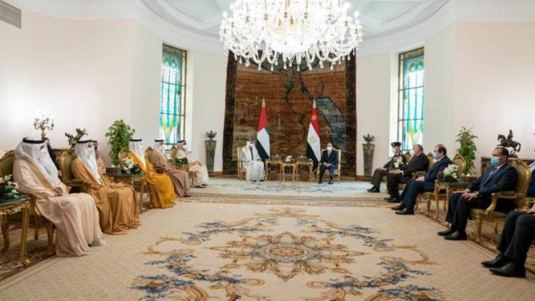 محمد بن زايد يبحث مع السيسي تعزيز العلاقات بين البلدين.. صور