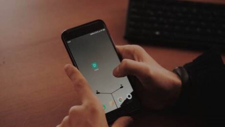 مصنع عربي يسابق الزمن لتطوير أحدث الهواتف والأجهزة الذكية