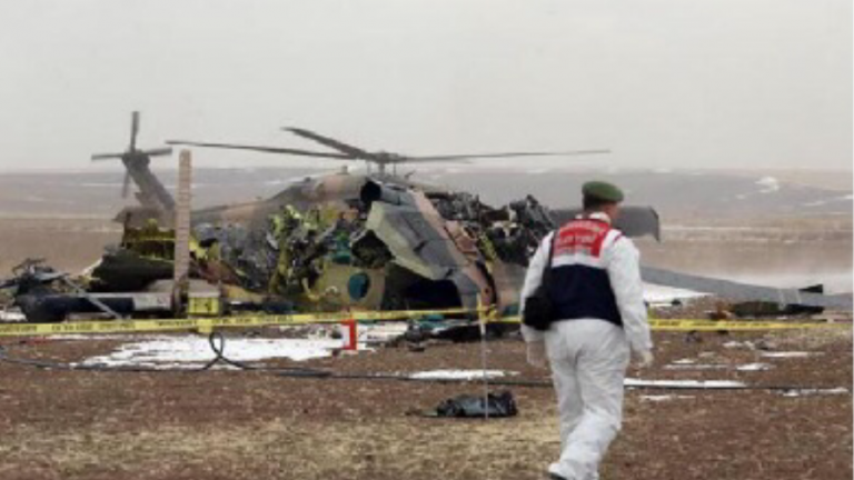 مقتل 3 ضباط بالبحرية الجزائرية في تحطم مروحية عسكرية