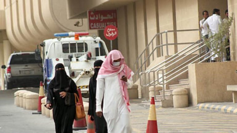 السعودية: عدد الراغبين بالتطعيم ضد كورونا تجاوز 300 ألف شخص