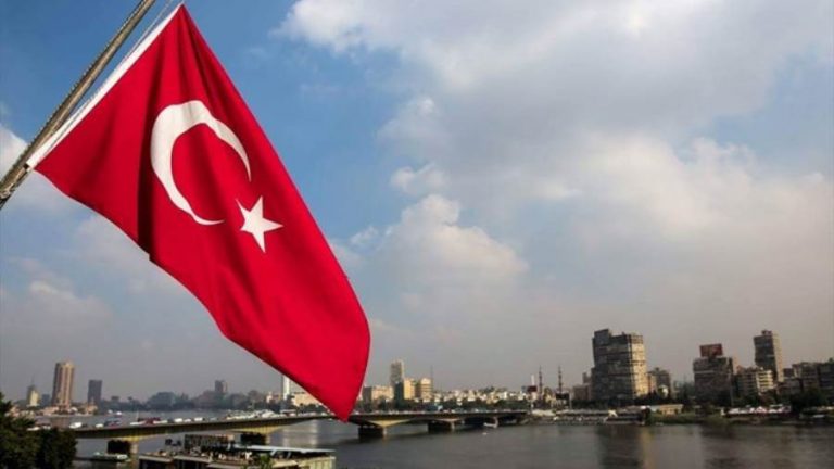 بتهمة التجسس.. الشرطة اليونانية تحتجز مسؤولا في قنصلية تركيا