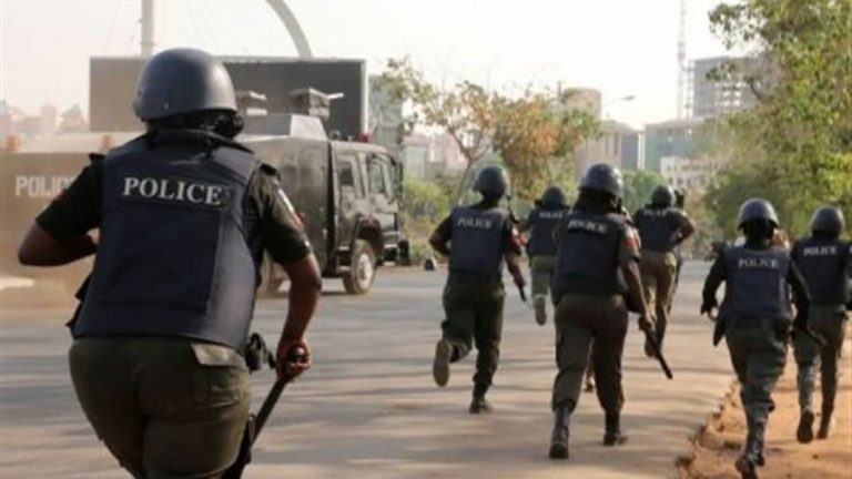 مقتل 5 عسكريين وخطف 35 مدنيا بهجومين في نيجيريا