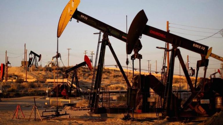 العراق يبدأ تصدير الوقود إلى لبنان في 2021