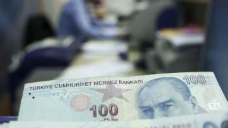 ضغوط انهيار الليرة تقفز بأسعار المنتجين
