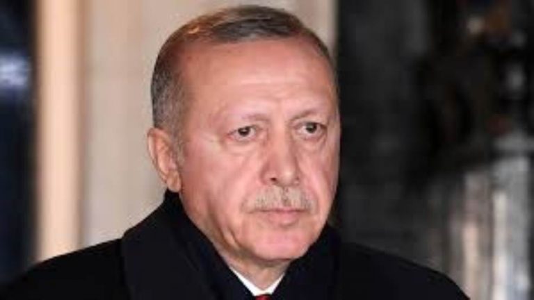 هاشتاج أرحل يا أردوغان يتصدر “تويتر” بعد انهيار الليرة