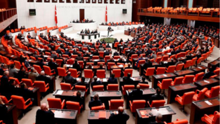 البرلمان التركي يبحث مشروع قانون لتقييد المجتمع المدني