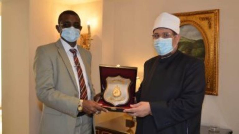 في هذا الموعد.. وزير الأوقاف المصري يعلن إطلاق قافلة دعوية للأئمة والواعظات بالسودان