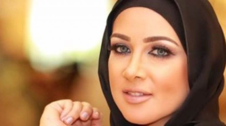 حبس الفاشنيستا الكويتية جمال النجادة لمدة سنة بتهمة إهانة القضاء