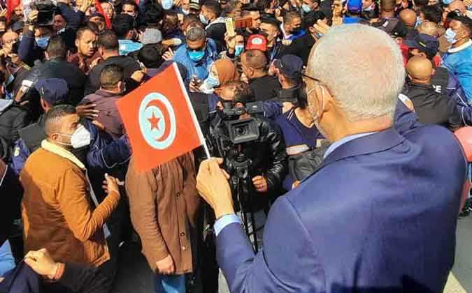 راشد الغنوشي : كان يجب على الدكاترة العاطلين عن العمل تعلم “صنعة جديدة”