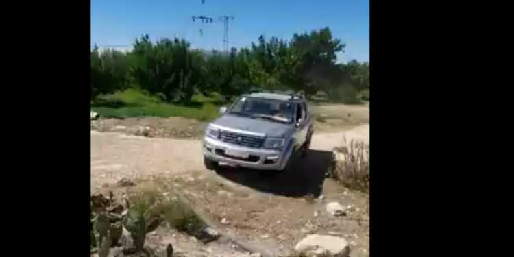 جدليان- رئيس البلدية يحاول دهس شقيقه بسيارة ادارية!
