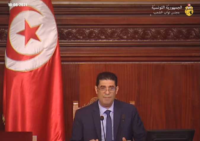 سحل شاب عاريا من طرف قوّات الامن- الفتيتي يطالب المشيشي بالاعتذار!