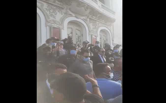اتحاد الشغل يدعو لفتح تحقيق حول اعتداءات الأمنيين على وقفة المطالبة بكشف حقيقة الاغتيالات