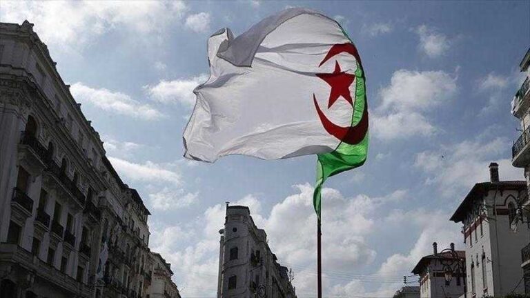 الجزائر تحظر مرور الطائرات العسكرية الفرنسية في أجوائها