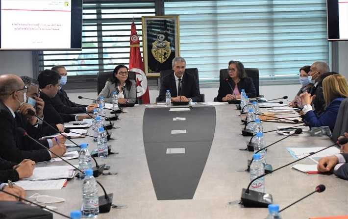 وزراء الإقتصاد والصناعة والتجارة يؤكدون على أهمية الإصلاحات لإنعاش الإقتصاد