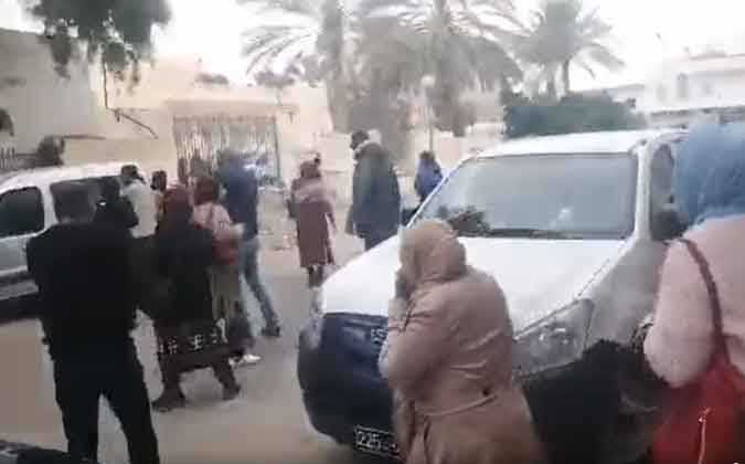 قبلي : الامن يتصدى بالقوة  لاحتجاجات اعوان شركة البيئة و الغراسات