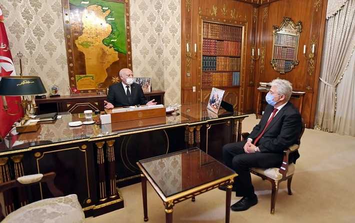 التعاون الدولي في مجال مكافحة الإرهاب محور لقاء قيس سعيد بوزير الدفاع