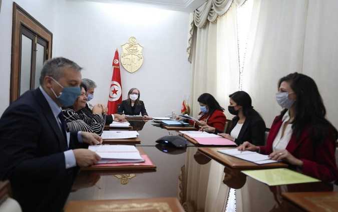 رئيسة الحكومة تتحادث مع فريق من البنك الدولي