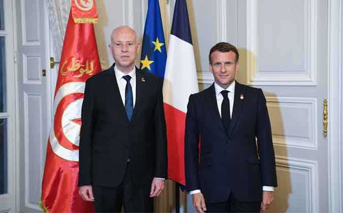 قيس سعيد لماكرون : لا أحد باسم شرعية مزعومة يمكن أن يُنصّب نفسه مشرعا