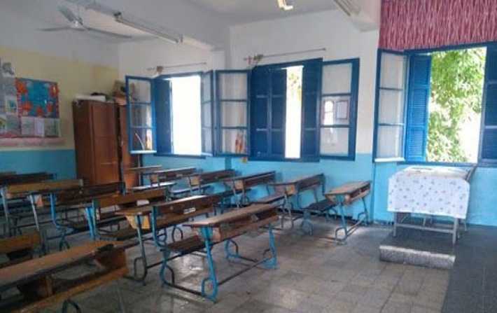 اللجنة العلمية تقرّر  عدم  غلق المؤسسات التربوية أو الفصول