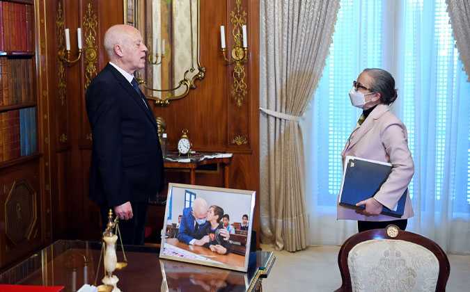 قيس سعيد يدعو الى التصدي للمحتكرين والمضاربين