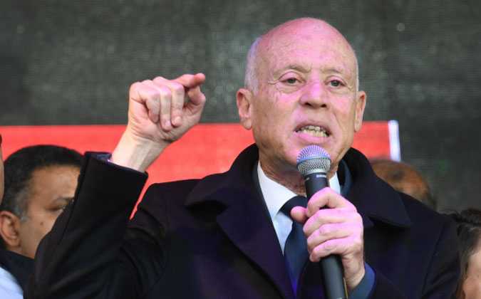 قيس سعيد يدعو الى منع التمويل الاجنبي للجمعيات