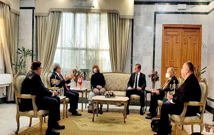 الجرندي يدعو سفير أوكرانيا وسفيرة بولونيا للتنسيق مع دولهم لتسهيل عبور المواطنين التونسيين عبر مسالك آمنة